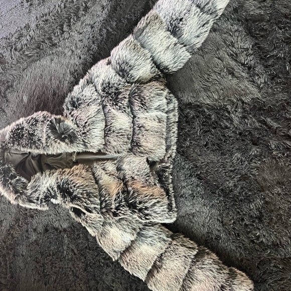 Gray faux fur cropped jacket - Picture 4 of 5